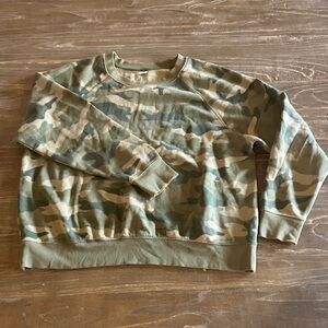 Old Navy Men's Green Camouflage Crewneck Sweater